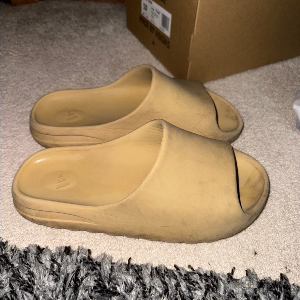 Yeezy slide Desert Sand